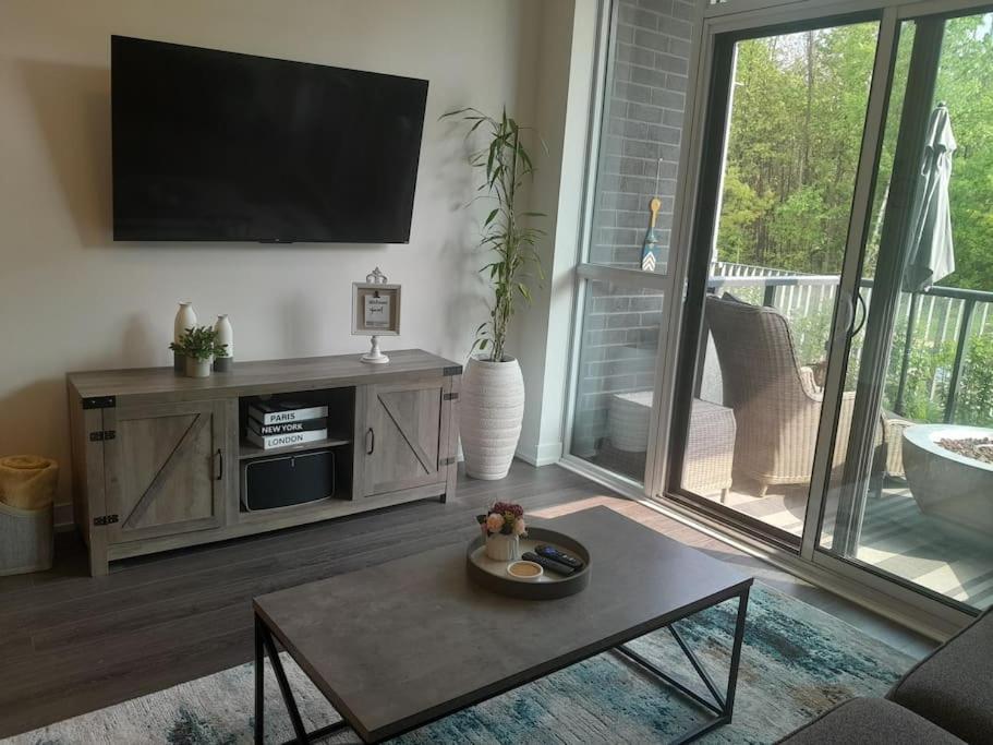 Cozy South View Suite Overlooking The Nature Trail Innisfil Екстер'єр фото