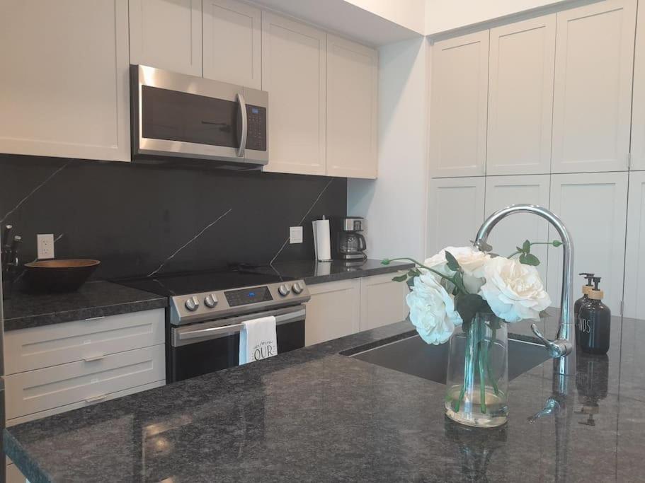 Cozy South View Suite Overlooking The Nature Trail Innisfil Екстер'єр фото